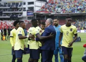 Alfaro se reencontró con los jugadores de Ecuador en el duelo ante Paraguay por eliminatorias.