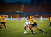 Justin Cuadra defensa de la selección de Ecuador ante Argentina.