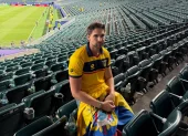 Con música, humor y creatividad, Johann Vera ha llevado su apoyo a La Tri en el Mundial.