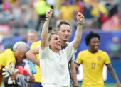 Beccacece, emocionado, agradece el apoyo de la hinchada ecuatoriana tras el triunfo