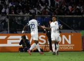 Futbolistas de Liga de Quito festejan un gol en un partido de la LigaPro 2026.