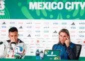 Sebastián Beccacece (d) dejó a la selección de Ecuador al ser eliminado del Mundial 2026.
