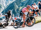 El ecuatoriano Richard Carapaz durante uno de los trayectos de etapa del Tour de Francia.