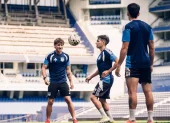 Luka Klimowicz (i) comandará la delantera de Emelec ante Orense.