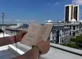 La ciudad 'atraviesa' a los autores de poemas; imprimen con arte lo que sienten de la misma, y como interviene en la cotidianidad. Guayaquil se encuentra en la poesía.