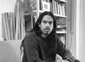 Luis Chenche ha desarrollado su práctica artística a partir de la investigación de los espacios urbanos no oficiales .