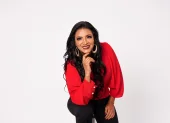 Mimí Ibarra ha decidido celebrar sus 30 años en la música con un nuevo álbum de salsa, que incluirá sus grandes éxitos.