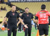César Farías durante el partido que Barcelona SC perdió 2-1 ante Macará.