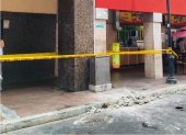 Así quedó una estructura en el centro de Guayaquil.
