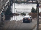 Marea alta sorprende a