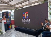 Merlyn Casanova, directora de Anecacao, presenta la marca de cacao que va a representar a Ecuador.