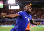 Danny Welbeck marcó en la victoria de Chelsea.