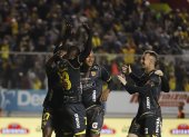 Jhonny Quiñonez fue clave con el penalti convertido en el minuto 90+11 para que Barcelona rescate un sufrido punto en el Gonzalo Pozo Ripalda.