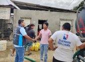 Los pobladores esperaron a los tanqueros para abastecerse del agua potable