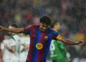 El delantero del Barcelona Lamine Yamal celebra tras marcar el 7-2, al Racing de Santander.