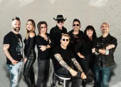 Este mes de septiembre, el grupo rosarrino Vilma Palma E Vampiros cumplió 36 años de carrera. En el país, siempre son bienvenidos.