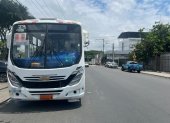 Bus se pasó el semáforo en rojo en Urdesa y la ATM lo multó con $144.