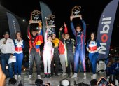 Los Ron (c), durante la premiación realizada en el Autódromo Internacional José Tobar Tobar.