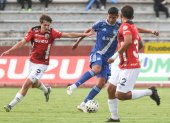 Tobías Coppo (I) es titular habitual en Leones FC.