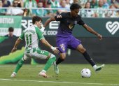 Lamine Yamal marcó un golazo desde fuera del área para abrir la cuenta en La Cartuja.