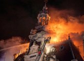 El Ayuntamiento de Limoges, un edificio declarado monumento históric, quedó prácticamente destruido este sábado por un incendio provocado durante un ataque de manifestantes que participaban en la jornada de protestas sociales.