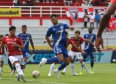 Emelec remontó en casa de Leones FC.
