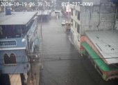 Varias zonas de la ciudad permanecen en este momento bajo el agua. Frente a ello se ha dispuesto la suspensión de clases en zonas inundadas o de difícil acceso.