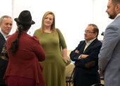 Comisión. La asambleísta Lourdes Cuesta (C) y el general en servicio pasivoEnrique Espinosa, previo a la sesión.
 



26  de noviembre 2019

KARINA DEFAS 

Agencia (ag-expreso ag-extra ag-quito)