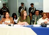 Las asambleístas Amapola Naranjo (i) y Lourdes Cuesta han estado presentes en las comparecencias.