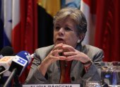 Funcionaria. Alicia Barcena, de la Cepal, presentó el informe.