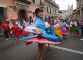 Entre los primeros actos por las fiestas de fundación de Quito estuvo el Desfile de los Mercados (foto).