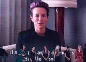 Megan Rapinoe recibió su premio mediante un video.