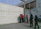 En Esmeraldas, la policía allanó unos inmuebles de la empresa Vladmau. La policía encontró que varios documentos, que estarían relacionados con Petroecuador y la Refinería de Esmeraldas, habían sido quemados supuestamente por el guardia de la compañía.