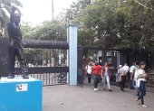 El monumento a Salvador Allende está ubicado en una de las puertas de ingreso a la ciudadela universitaria.