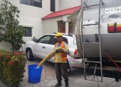 Tanqueros de Interagua y privados proveen el líquido vital.