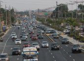 Congestión. En horas pico, el tránsito por la avenida Samborondón se ralentiza, a pesar de las alternativas viales.