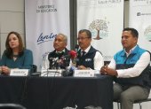 Hecho. Franklin Bajaña, en el centro, durante la rueda de prensa llevada a cabo en Guayaquil.
