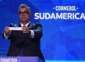 Frederico Nantes presenta los nombres de los equipos para la Copa Sudamericana.