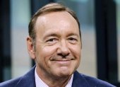 El actor Kevin Spacey fue acusado de múltiples casos de acoso sexual, lo que lo llevó a retirarse de su carrera actoral.