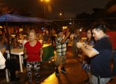 Los residentes bailaron en la cancha del parque central de la ciudadela.