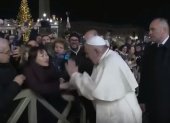 El instante en el que el papa Francisco golpea a la mujer.