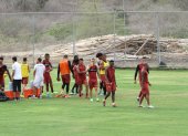 Damián Díaz (c) en una de las jornadas durante la pretemporada del Ídolo en Manta.