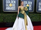 Jennifer López en la alfombra roja de los Globos de Oro 2020.
