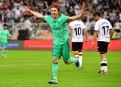 El croata Luka Modric celebra uno de los goles del Madrid ante el Valencia.