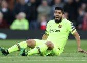 Luis Suárez tenía un problema en la rodilla derecha. Se pensó que podía volver en cuatro semanas. Hoy se confirmó que serán cuatro meses.
