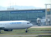 El Aeropuerto de Guayaquil realizó arco de agua al Boeing 767-300 de la aerolínea para inaugurar la ruta.