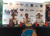 La reina de Guayaquil y autoridades de la Dirnea anuncian el evento deportivo.