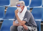 Un espectador se protege con una máscara en un entrenamiento del Open de Australia. En vídeo, Melbourne es considerada la zona con peor aire del mundo