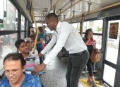 Frickson Erazo impartió charlas de motivación a 900 choferes del corredor y ahora colabora en la socialización de la ruta.
Con el corredor cuatro hay un mejor control en el recorrido de los buses. Vivo en el sur y por lo general uso los buses del corredor uno, donde se observa un orden.