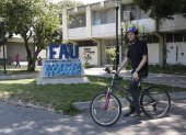 Docente de la Universidad de Guayaquil se traslada en bicicleta.


PERIODISTA : KARLA LOPEZ 



FECHA : 16/09/2019 



Agencia (ag-extra)